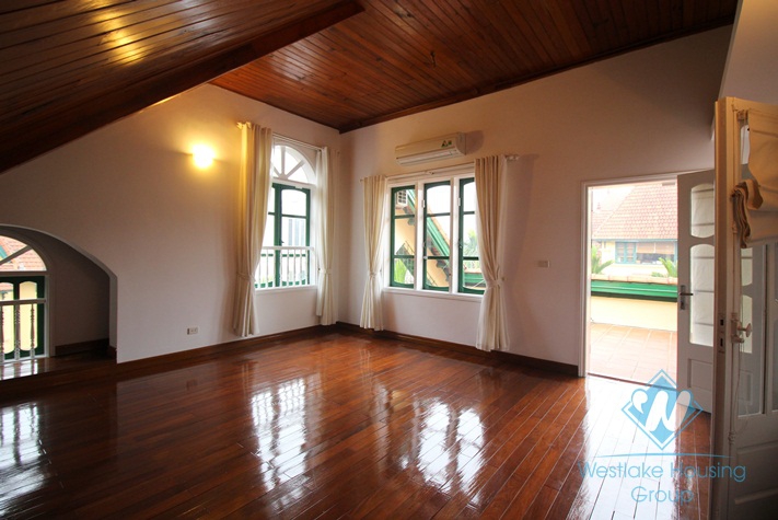 Big and nice yard house with swimming pool for rent in Tay Ho area 